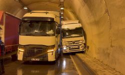Tünelde iki tır çarpıştı