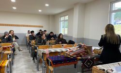 SUBÜ Sakarya MYO’da uygulamalı dokuma eğitimi düzenlendi