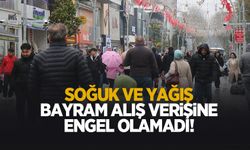 Soğuk hava ve yağmur bayram alışverişine engel olamadı