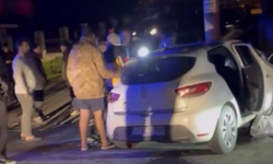 Kavşakta otomobiller çarpıştı: 4 yaralı