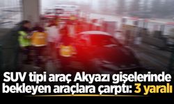 SUV tipi araç Akyazı gişelerinde bekleyen araçlara çarptı: 3 yaralı