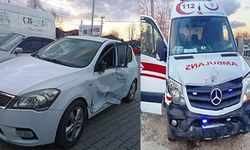 Akyazı’da çocuk hasta taşıyan ambulansla otomobil çarpıştı