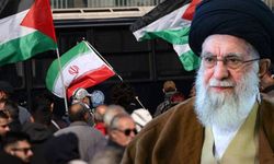İran'da Hamaney'in ölümünün ardından yüz binler sokakta