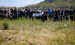 Göl havzasına bırakılan atıklar gönüllü öğrencilerin desteğiyle temizlendi