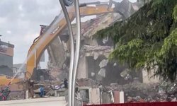 İl Halk Kütüphanesinin yıkımı başladı