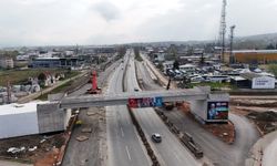 700 tonluk vinçle 9 saatlik gece operasyonu