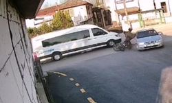 Sağdan sollayan motosikletli otomobile çarptı