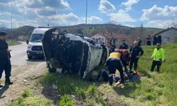 Bilecik'te otomobil devrildi: 2 kişi yaralandı