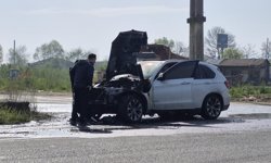 Seyir halindeki cip yandı