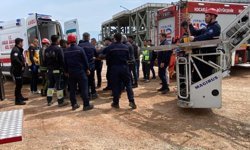 Beton perdah makinesinin çarptığı işçi ağır yaralandı