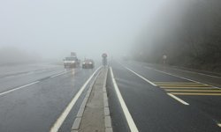 Yoğun sis Bolu Dağı'nı kapladı