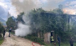 Kastamonu’da metruk binada çıkan yangını itfaiye söndürüldü