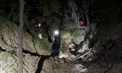 Uçuruma yuvarlanan 3 kişi operasyonla kurtarıldı