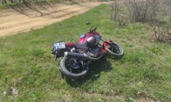 Motosiklet trafik tabelasına çarptı: 1 yaralı