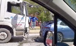 Erenler’de kaza: SASKİ vidanjörü elektrikli araca arkadan çarptı