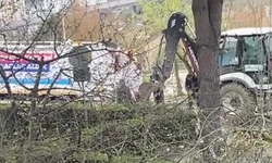 SEDAŞ'ın kazdığı çukura belediye aracı düştü