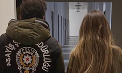 Başkasına ait kredi kartını 35 kez kullandı, sahte kimlikle yakalandı