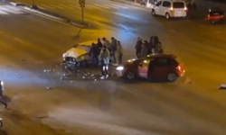 Otomobiller kafa kafaya çarpıştı; 2 yaralı