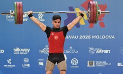 Milli halterci Kaan Kahriman'dan gümüş madalya