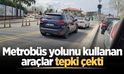 Metrobüs yolunu kullanan araçlar tepki çekti