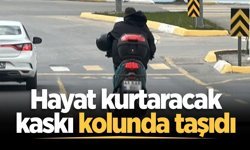 Hayat kurtaracak kaskı kolunda taşıdı