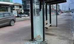 Yolcu durağına zarar verildi, Büyükşehir anında müdahale etti