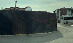 Kör nokta aynası inşaat alanının içinde kaldı: Sürücüler tepkili