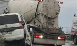 Kaynarca Kandıra yolunda kaza: Hafif ticari araç TIR'a çarptı