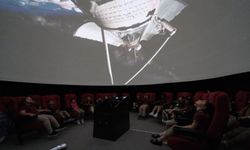 Serdivan’da minik öğrenciler planetaryum ile uzay yolculuğuna çıktı