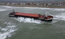 Karasu'da karaya oturan gemi havadan görüntülendi