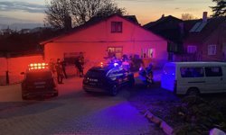 Boşanma aşamasındaki eşinin evine tabancayla ateş açtı