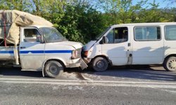 Bilecik'te iki araç kafa kafaya çarpıştı, 1 yaralı