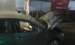 Seyir halindeki otomobil alev aldı