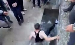 Bayram namazına gelmeyenleri buz gibi suya attılar