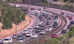Kocaeli TEM Otoyolu’nda kilometrelerce araç kuyruğu oluştu
