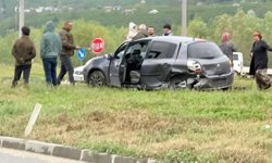 D-140'da kavşakta iki araç çarpıştı: 1 yaralı