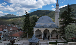 508 yıllık tarihi cami tarihe tanıklık etmeye devam ediyor