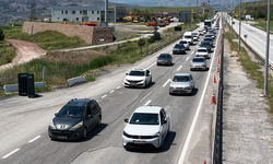 43 ilin geçiş noktasında trafik hareketliliği devam ediyor