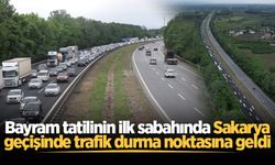 Bayram tatilinin ilk sabahında Sakarya geçişinde trafik durma noktasına geldi