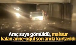 Pamukova'da araç suya gömüldü, mahsur kalan anne-oğul son anda kurtarıldı