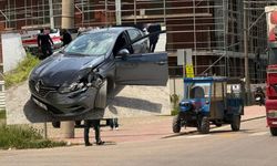 Akyazı’da otomobil ile tarım aracı çarpıştı: 1 yaralı