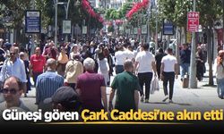Güneşi gören Çark Caddesi'ne akın etti