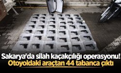 Sakarya'da silah kaçakçılığı operasyonu! Otoyoldaki araçtan 44 tabanca çıktı