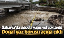 Sakarya'da şiddetli yağış yol çöktürdü: Doğal gaz borusu açığa çıktı