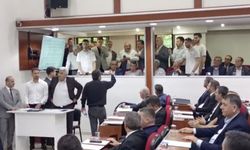 Büyükşehir Meclisi'nde muhtar ile CHP’li üyeler arasında tartışma!
