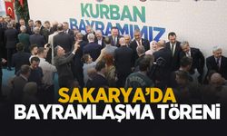 Sakarya'da protokol ve vatandaşlar bayramlaştı