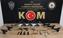 Sakarya'da iki ilçede silah kaçakçılığı operasyonu: 17 tabanca ele geçirildi