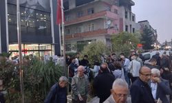 Butlan kararı sonrası CHP Sakarya Binası'nda partililer toplandı