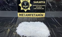 Arifiye'de uyuşturucu operasyonu: Otobüs yolcusunun üzerinden metamfetamin çıktı