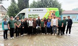 Okul bahçesinde buldukları yaralı kargaya sahip çıktılar